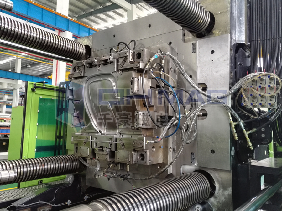 千豪電永磁吸盤(pán)運(yùn)用在注塑機(jī)磁力換模上的優(yōu)勢(shì)