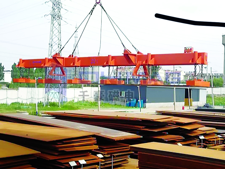 鋼板起重吊裝想要更安全？換上電永磁吊具吧！