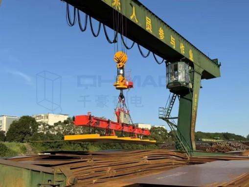 鋼板怎么吊裝？你見過這款“磁吸”30噸超大鋼板無損吊裝吊具嗎？（千豪快訊）